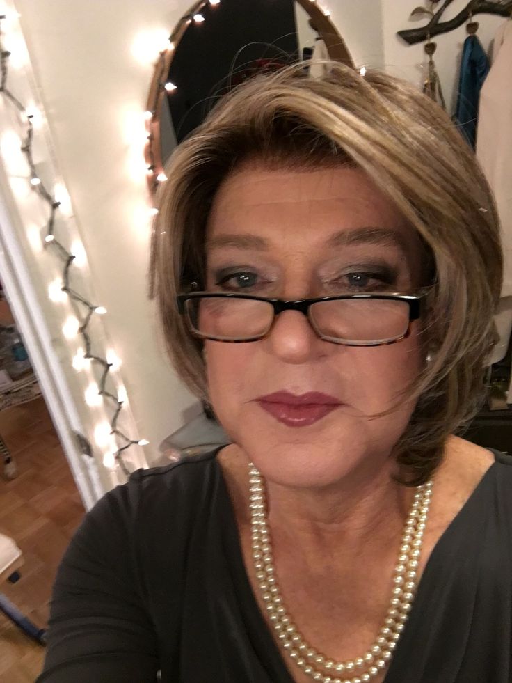 files/An_older_woman_taking_her_selfie__And_with_a_new_hair_do_and_makeup_done_by_my_dear_friend_Monica_I_m_feeling_pretty_good_about_the_results.jpg